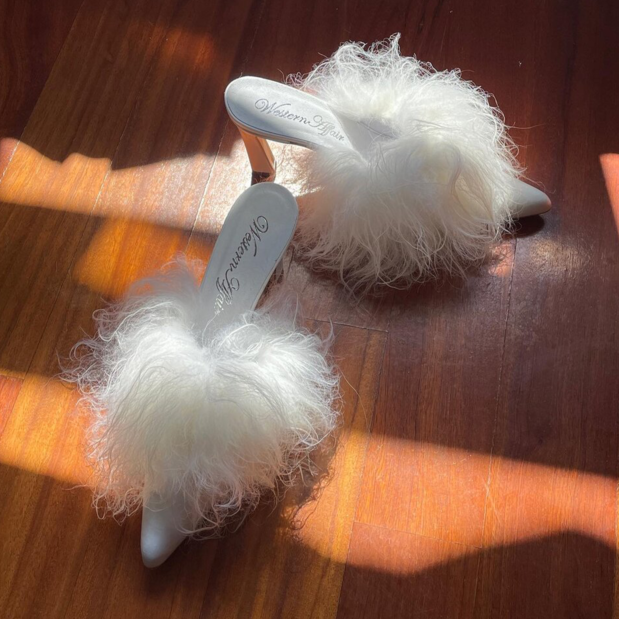 White hot sale fur mules