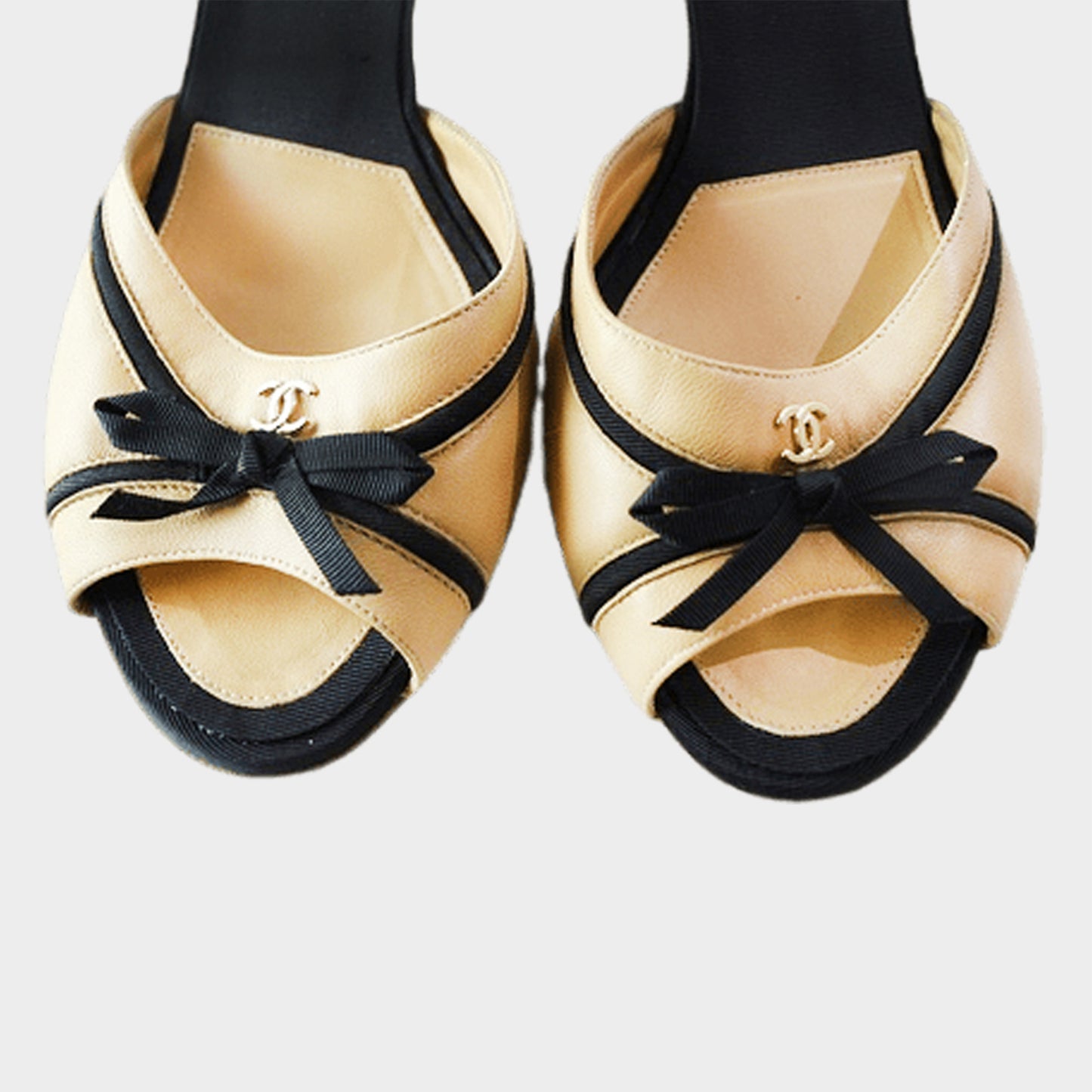 CHANEL 2000S TAN AND BLACK BOW HEELS